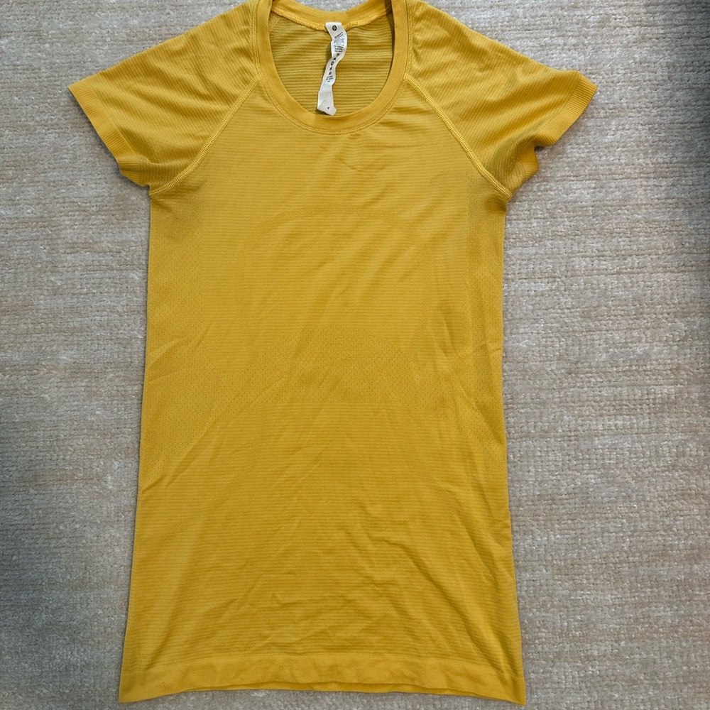 Lululemon Swiftly Tee - size 4